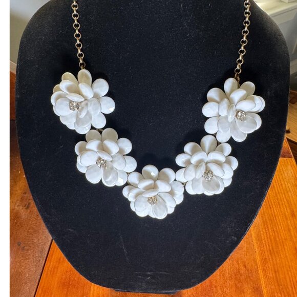 J. Crew White Flower Cluster Statement Necklace Gold Tone Chain - Picture 1 of 5
